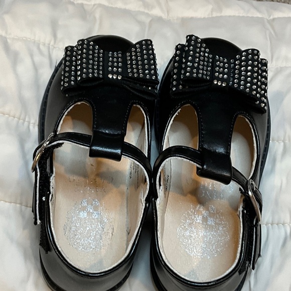 Vince Camuto Black Kids Dress Shoes with Bow - Picture 3 of 6